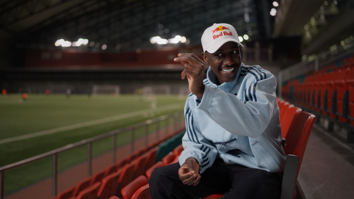 Almoez Ali in the stands, A cam